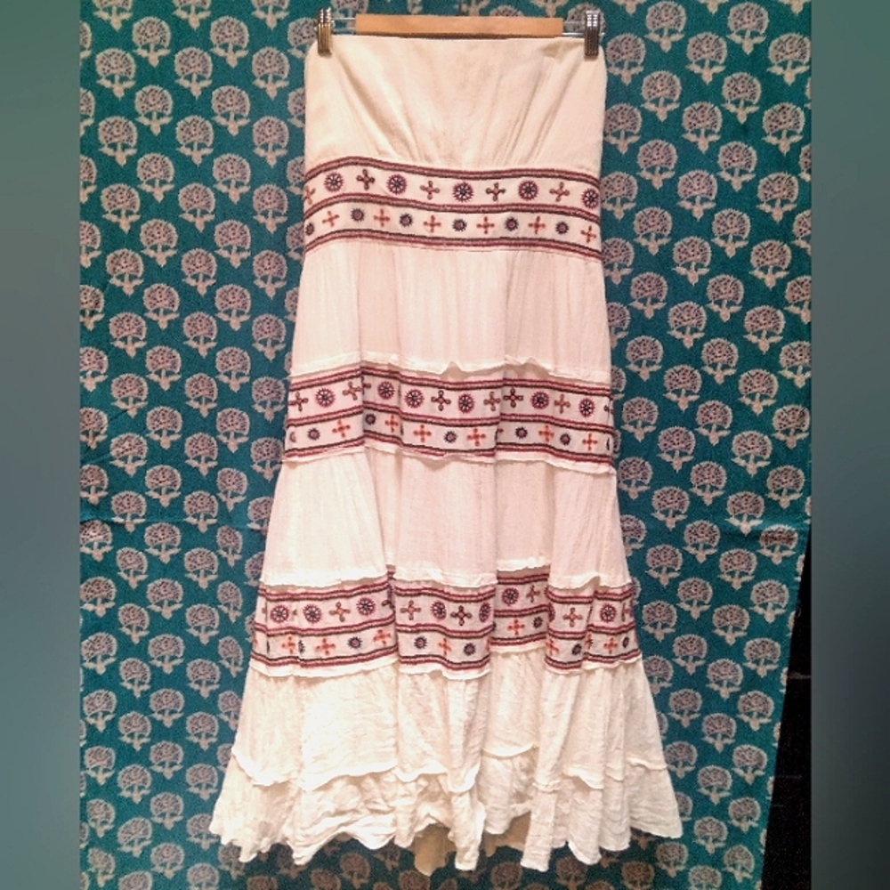 BCBGMaxAzria Strapless White and Red Dress